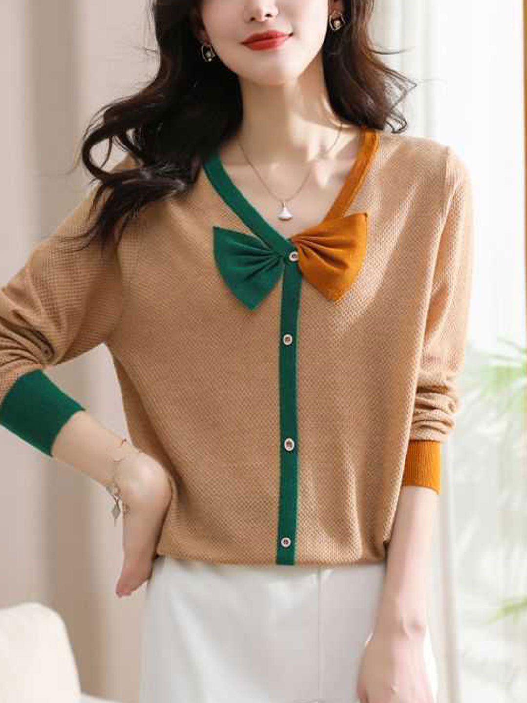 Grace Classic V-Neck Bow Knitted Top