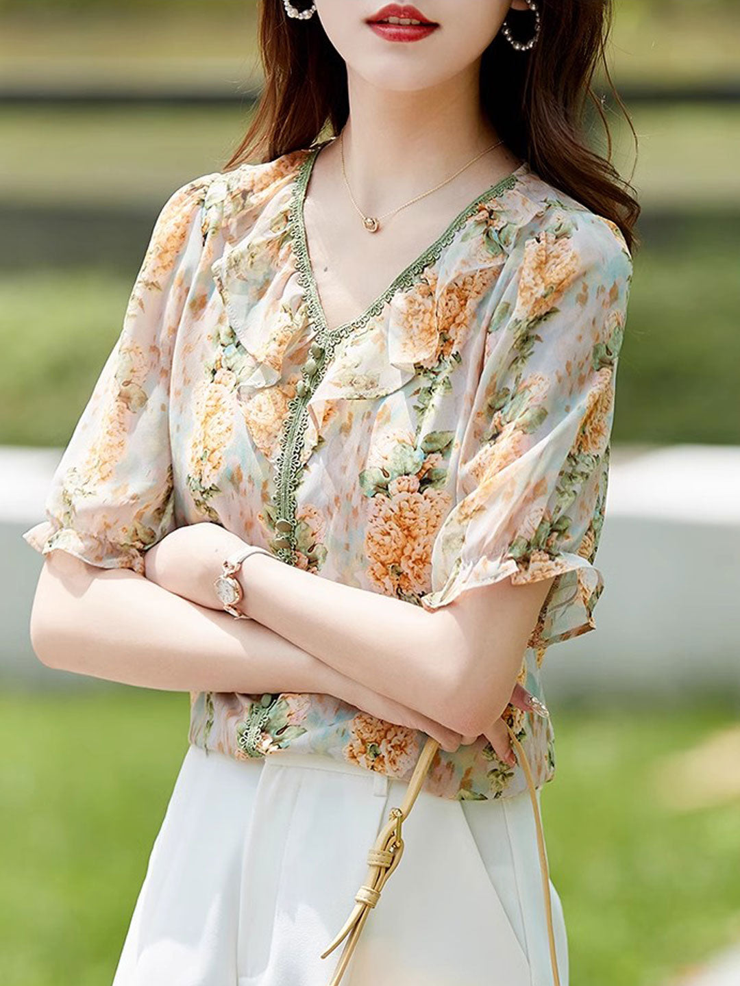 Elizabeth Retro V-Neck Floral Printed Chiffon Top