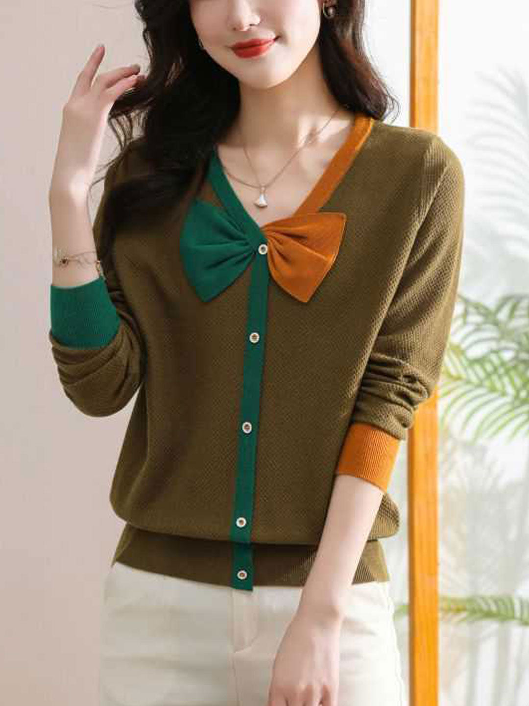 Grace Classic V-Neck Bow Knitted Top