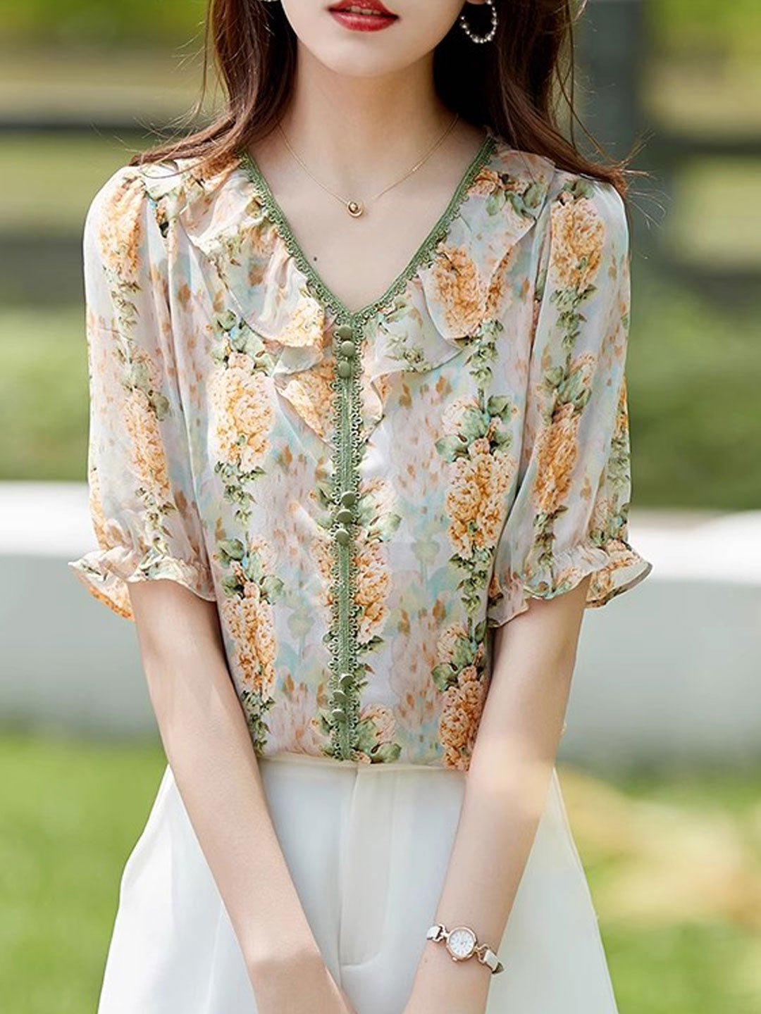 Elizabeth Retro V-Neck Floral Printed Chiffon Top