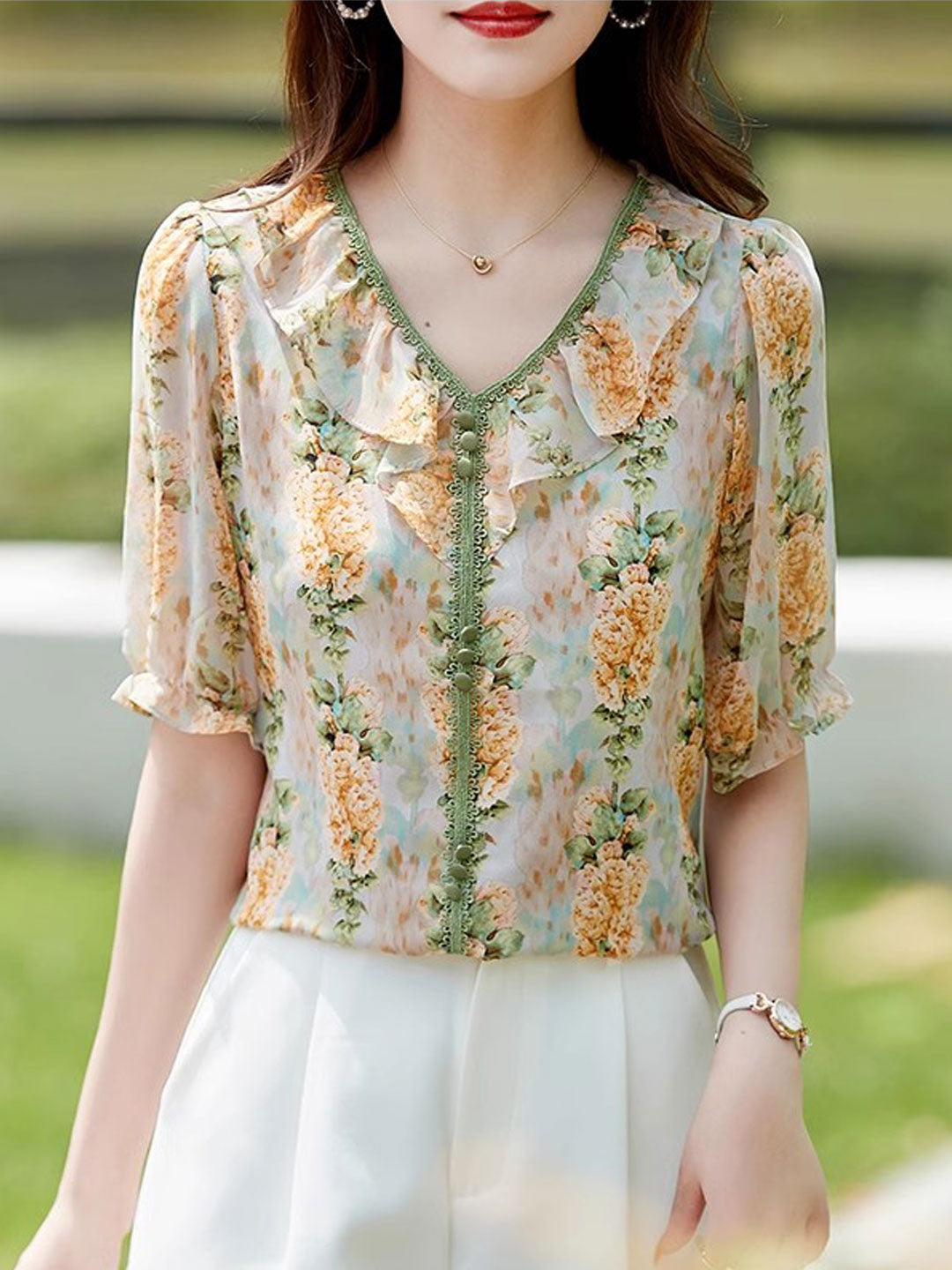 Elizabeth Retro V-Neck Floral Printed Chiffon Top