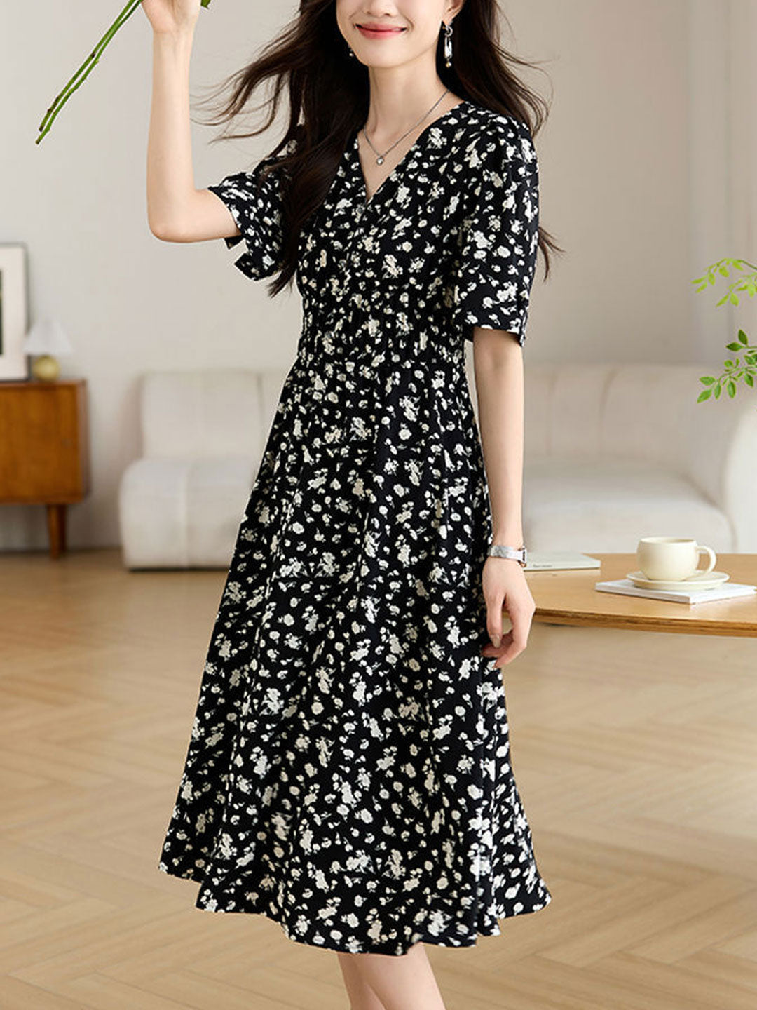 Bella Retro V-Neck Floral Printed Dress