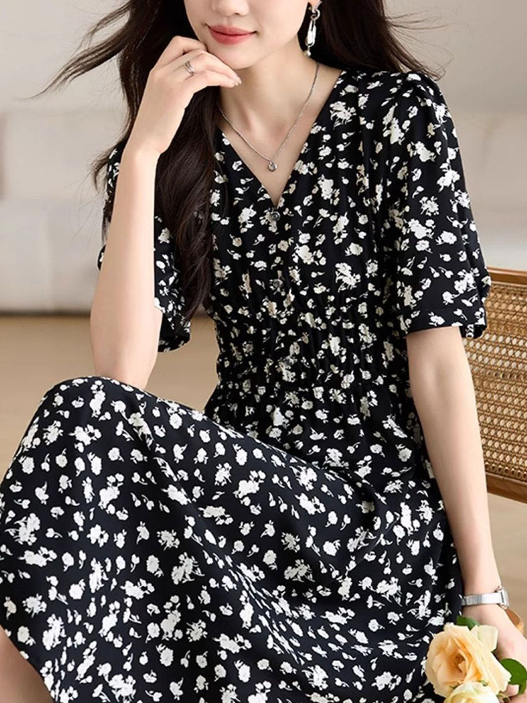 Bella Retro V-Neck Floral Printed Dress