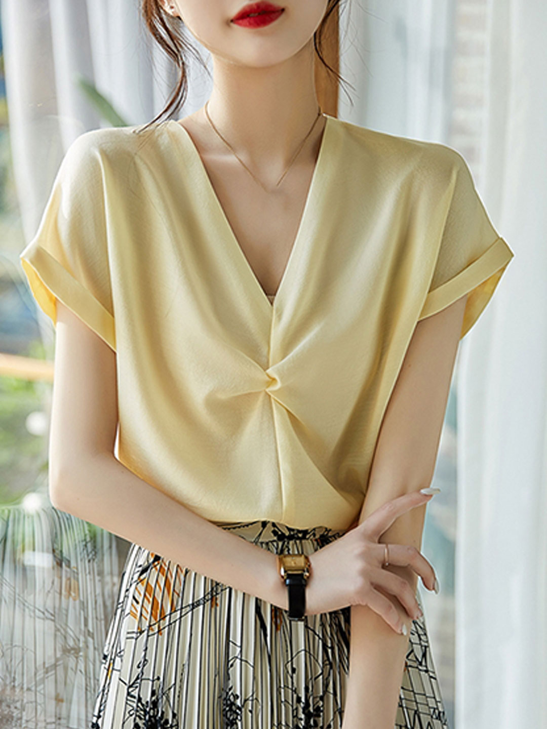 Isabelle Classic V-Neck Chiffon Pleated Top-Apricot