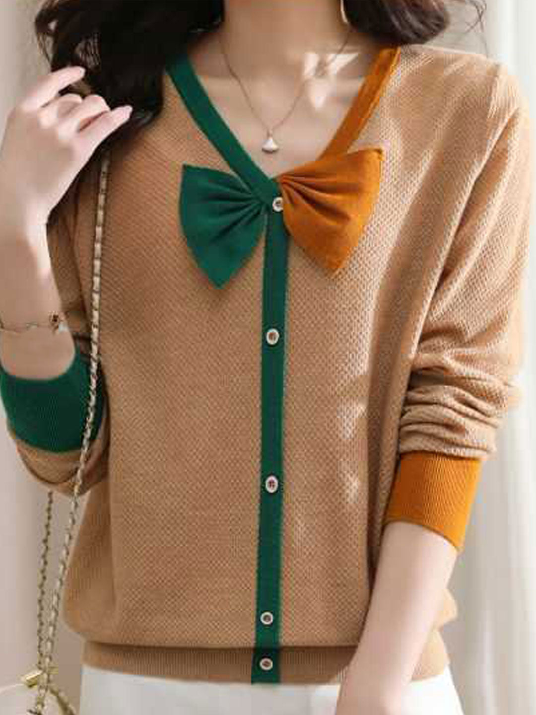 Grace Classic V-Neck Bow Knitted Top