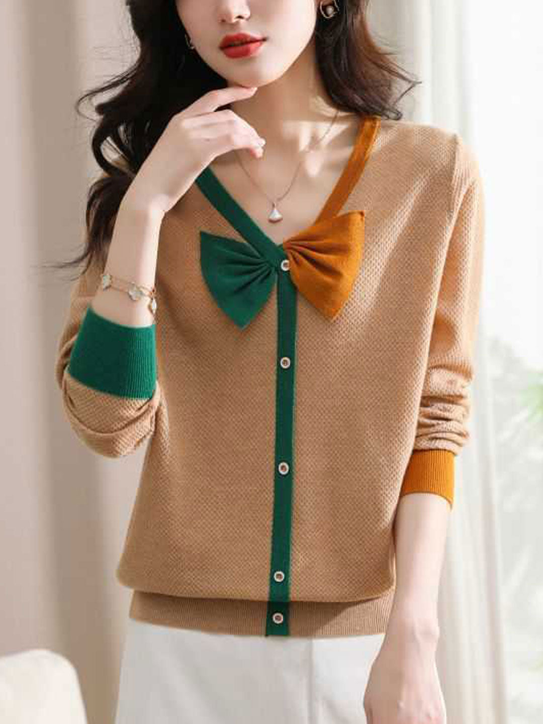 Grace Classic V-Neck Bow Knitted Top