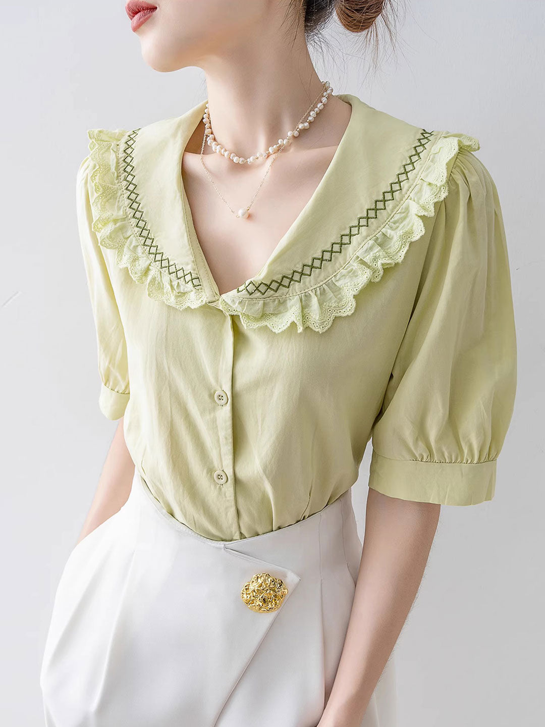 Katelyn Vintage Doll Collar Embroidered Lace Top